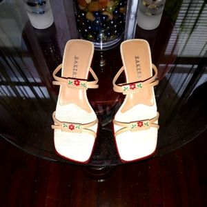 Super Cute Vintage Chunky Heal Mules Sandsls